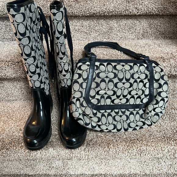 Coach Women's Monogram Canvas Boots and Handbag Lot - Picture 4 of 16